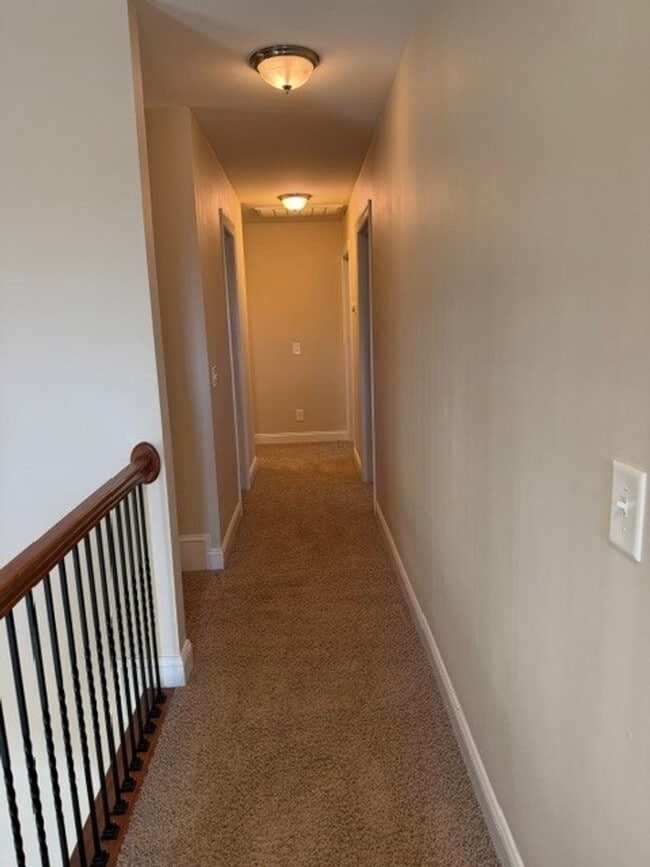 Building Photo - 4 Bed/2.5 Bath Home - Desirable Glen Laurel Subdivision - CBA School District