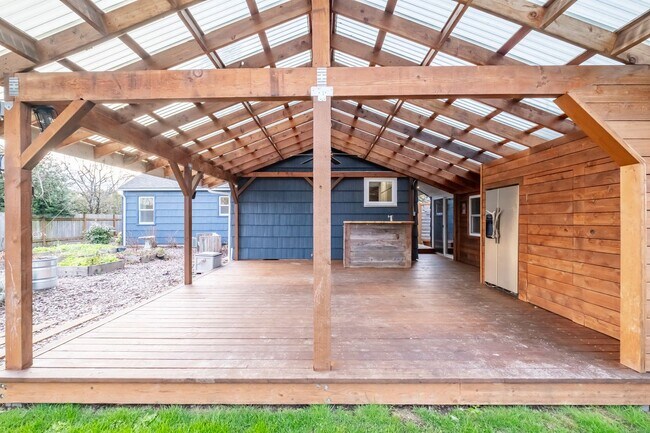 Building Photo - Charming 3-Bed 2 Bath Home with Spectacula...