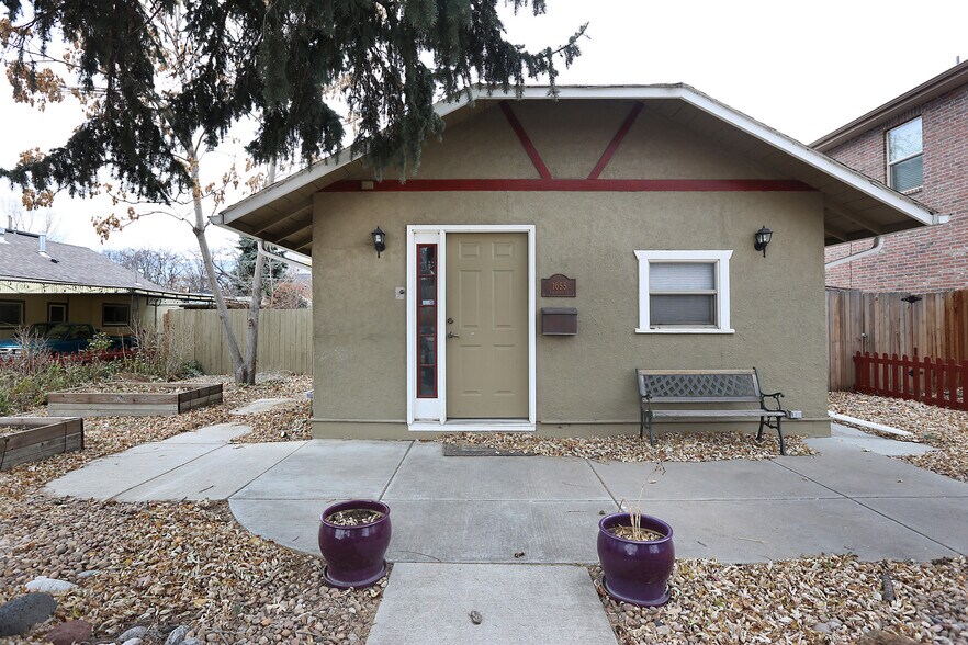 Front Yard - 1655 S Corona St