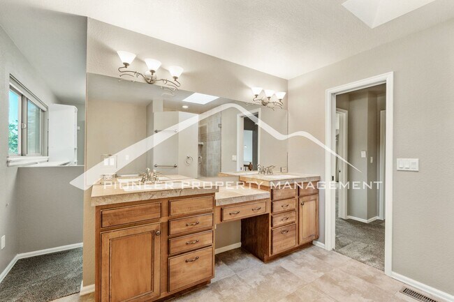 Building Photo - Beautifully Updated Rockrimmon Home Near Ute Valley Park with 5 bed, 3 bath, 2 car garage and AC!