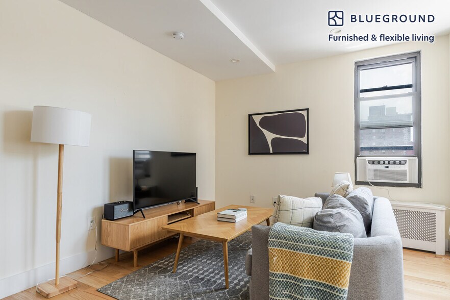 Building Photo - 226 W 97th St