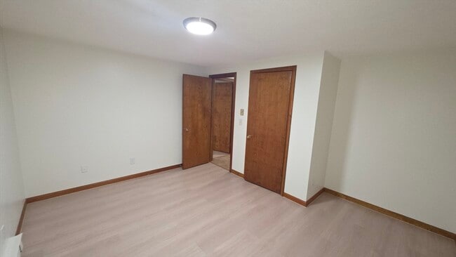 Building Photo - 13 E Brookfield Rd