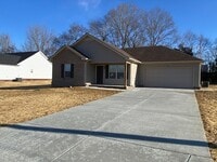Building Photo - 3 Bedroom 2 bath with 2 Car Garage Home Fo...