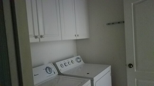 Building Photo - 364 Pinehurst Ave