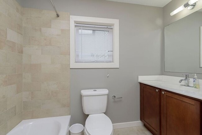 Building Photo - Lovely 3 Bedroom 2.5 Bath Townhome Steps From The Monon!