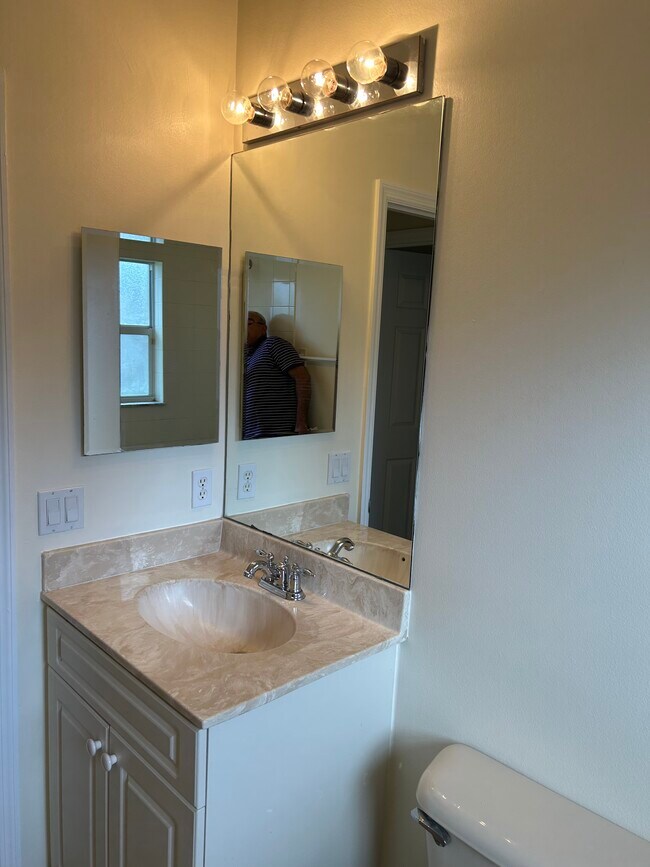 Building Photo - 375 Lexington Ave SW