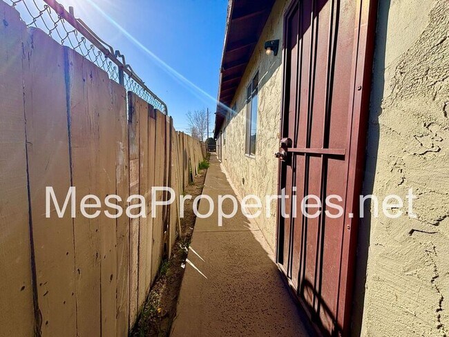 Building Photo - 16142 Orange St