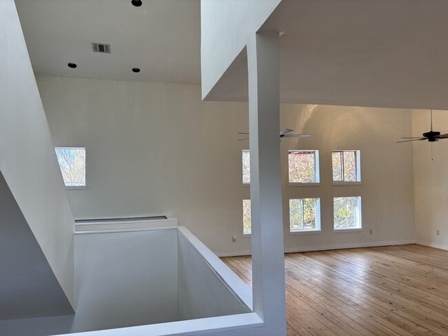 Building Photo - 2909 Albany St