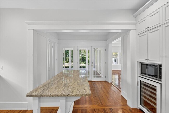 Building Photo - 3003 W Harbor View Ave