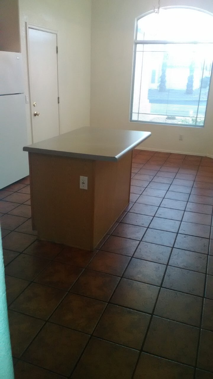 Kitchen - 1671 N Garrett Dr