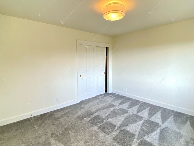 Building Photo - Luxury Living with Unmatched Cascade Views...
