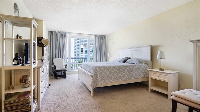 Building Photo - 4020 Galt Ocean Dr