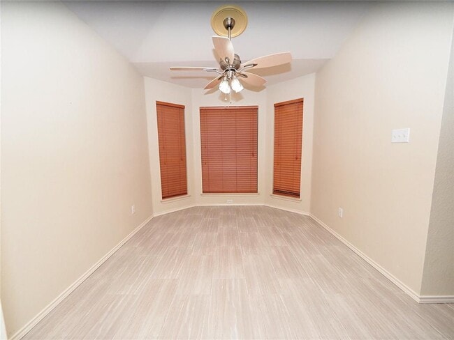 Building Photo - 1161 Kentra Dr