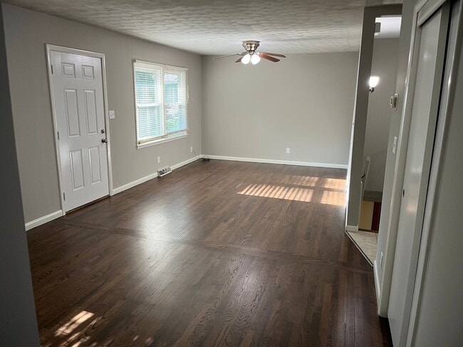 Building Photo - Spacious Two-Level Home with Dual Living A...