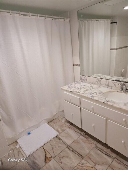 Building Photo - 4020 Galt Ocean Dr