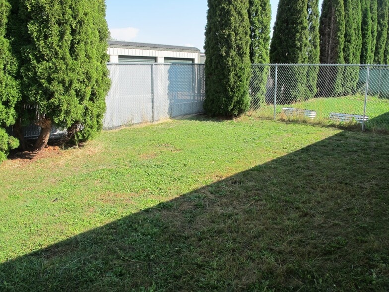 Building Photo - 14360 N Cassia St