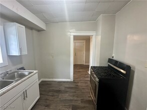 Building Photo - 555 Lumiere St