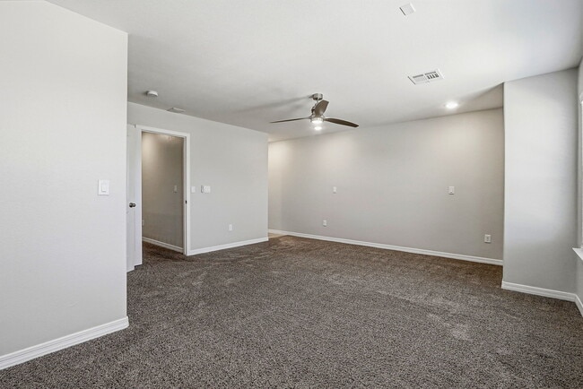 Building Photo - 629 La Entrada Cir