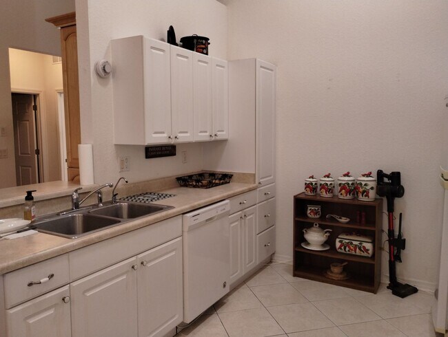 Building Photo - 10362 Chalmer St