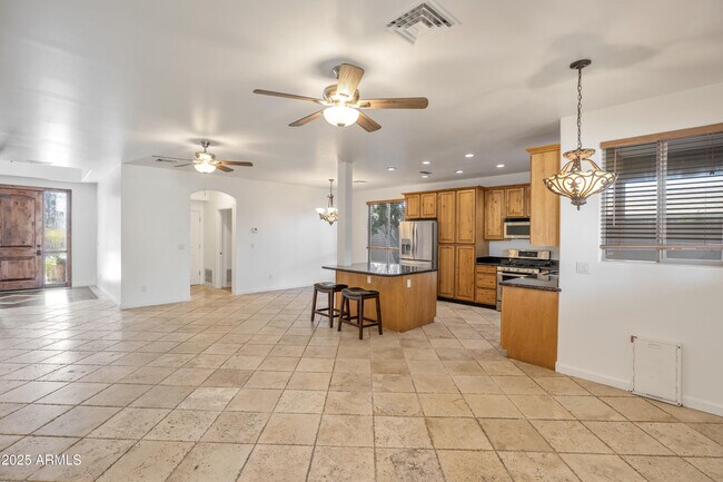 Building Photo - 4302 E Sells Dr