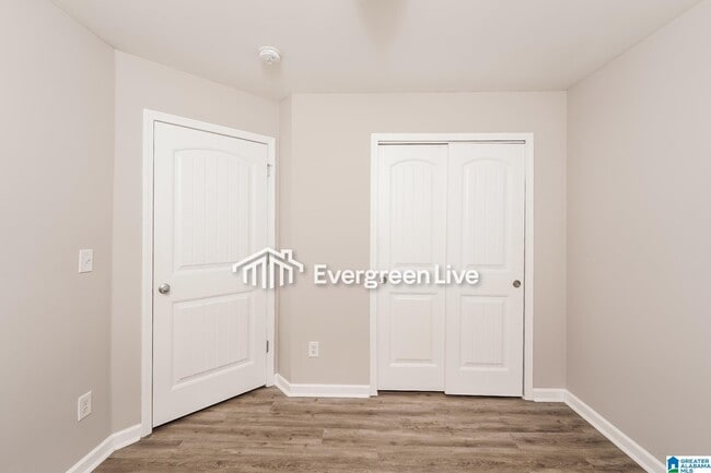 Building Photo - 4853 Woodford Wy