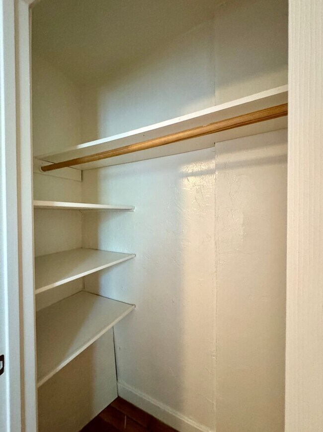 Building Photo - Charming Home Available in Tahoe Park!