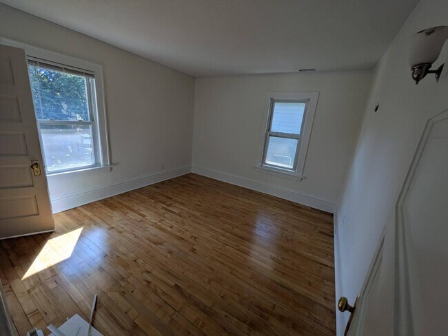 Building Photo - 3029 Fremont Ave S