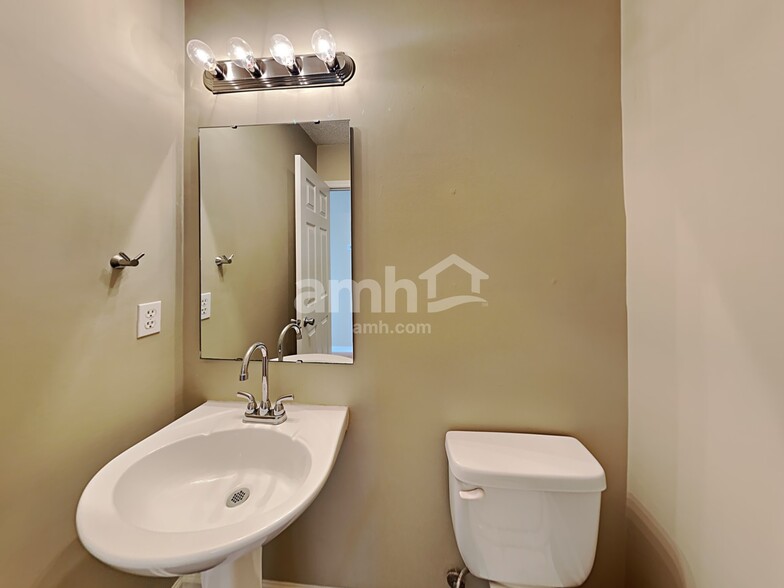 Building Photo - 4001 Mantua Way