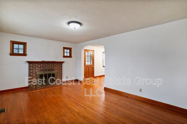 Building Photo - 838 Jenny Wren Dr