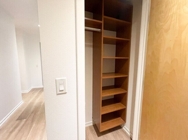 Building Photo - Dogpatch: Exceptional 1 Bed 1.5 Bath Condo @ Esprit Park with Garage Parking and Storage
