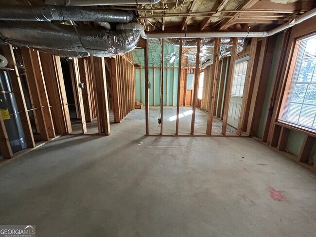 Building Photo - 2022 Whitfield Ln