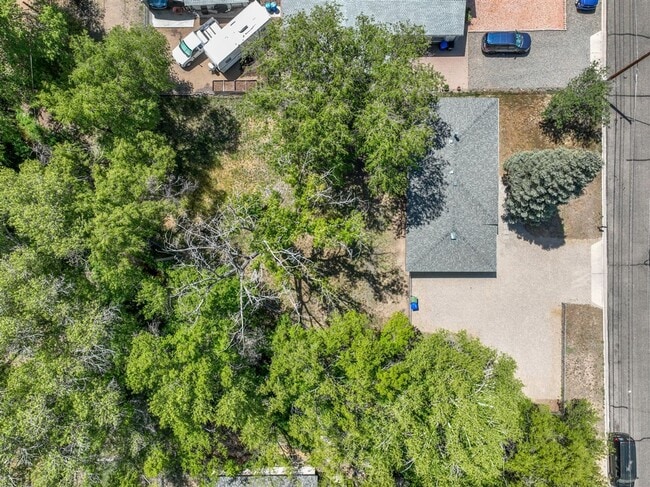 Building Photo - Huge Backyard Close to Downtown Prescott!