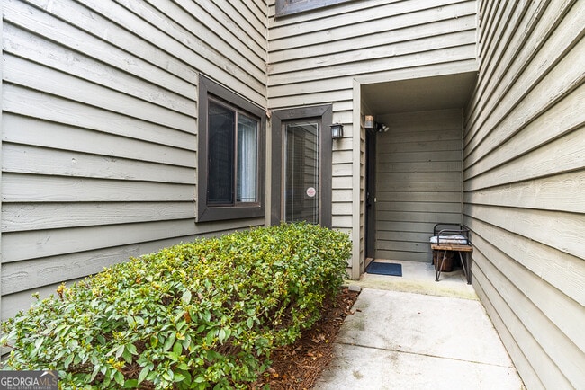 Building Photo - 302 Cedar Chase Cir NE