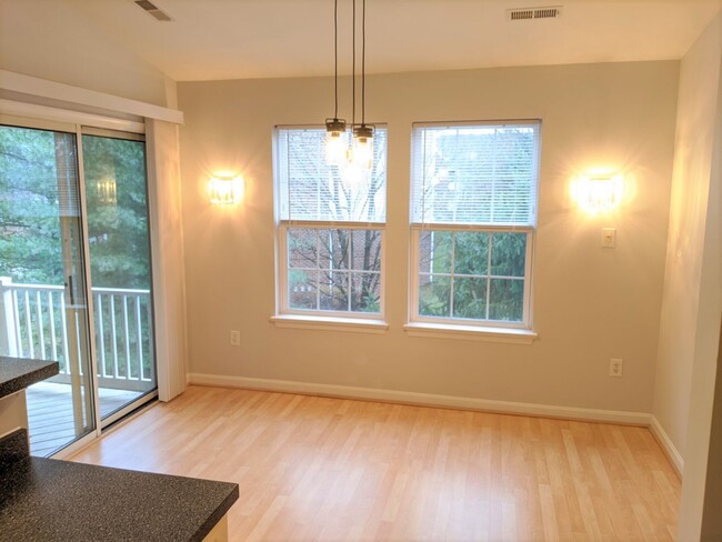 Building Photo - 3rd floor condo in the beautiful Whittier ...