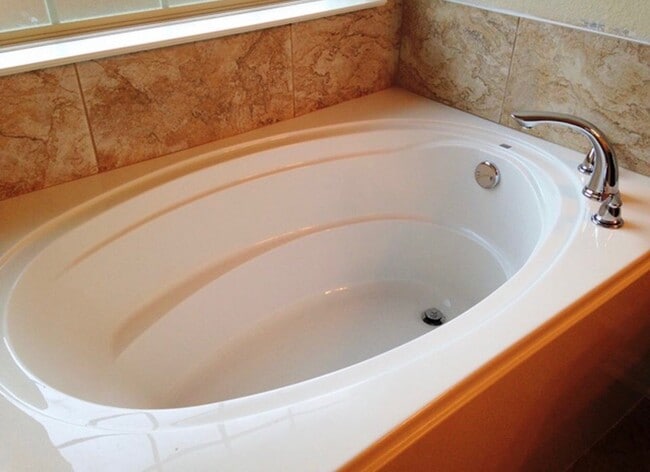 Building Photo - 3 bedroom 2 bath home