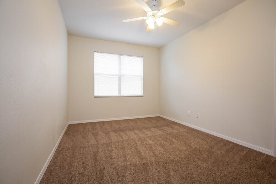 Building Photo - 6327 Bridgecrest Dr