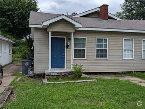 Building Photo - 1627 N Denver Ave