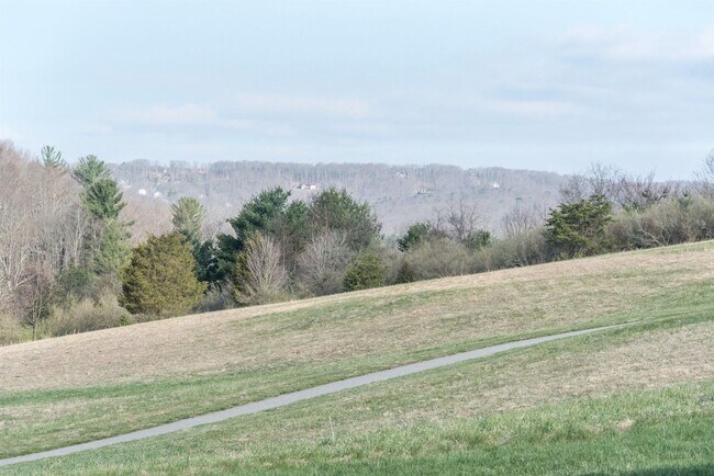 Building Photo - Charming Wyatt Farms Home with Stunning Vi...