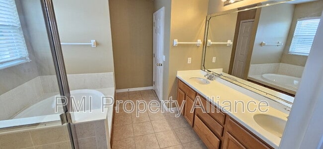 Building Photo - 4745 Walnut Ridge Dr