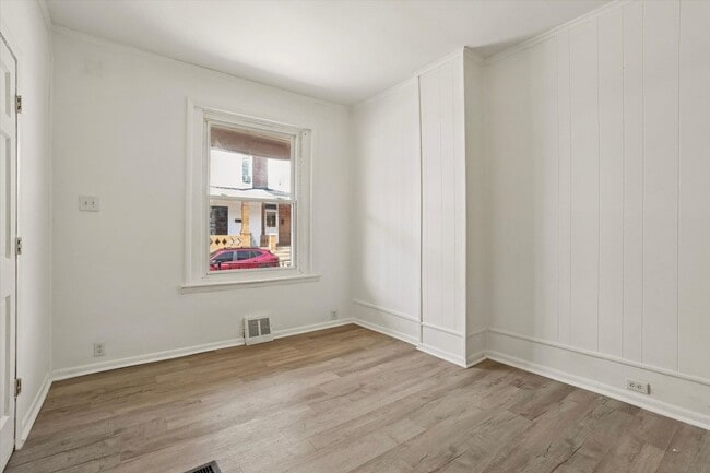 Building Photo - 227 N Simpson St