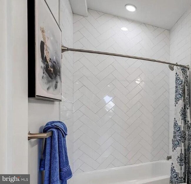 Building Photo - 601 S Broadway