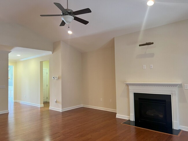Building Photo - MARKET COMMON - 3 BEDROOM, 2.5 BATH HOME A...