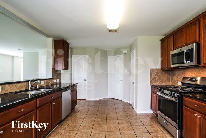 Building Photo - 4315 Amaryllis Ave