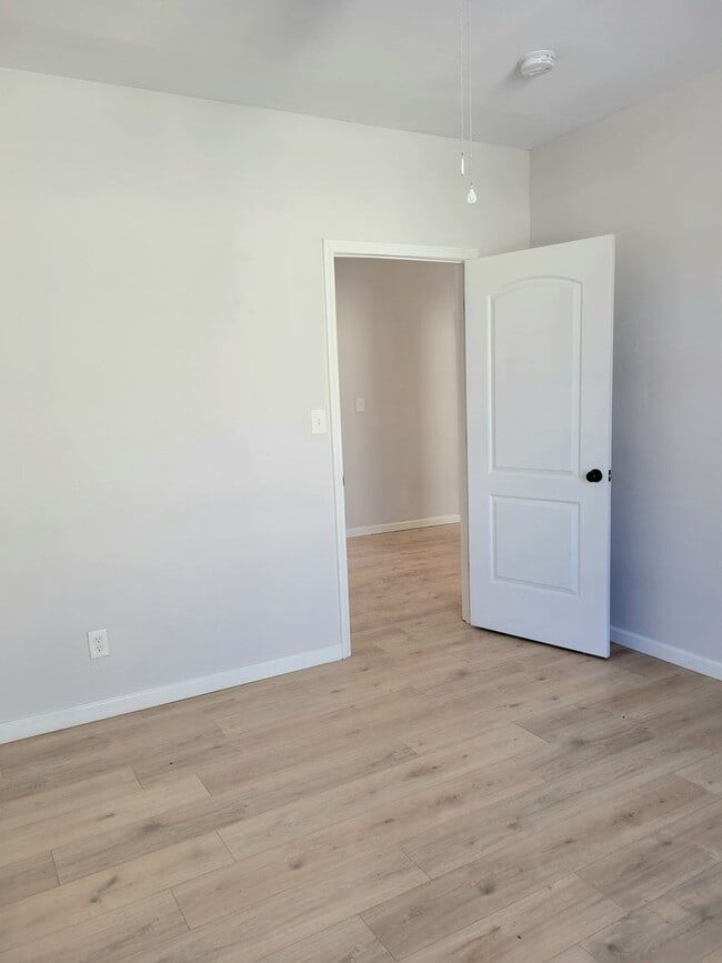 Building Photo - Renovated and Ready to Rent...340 N Aurora Collinsville