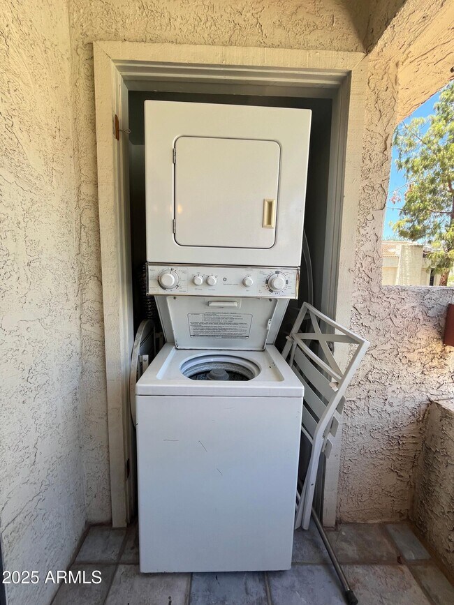 Building Photo - 3119 W Cochise Dr
