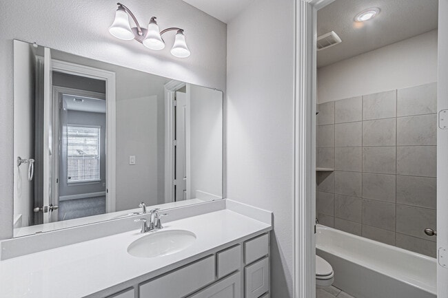 Building Photo - 3231 Tobias Ln