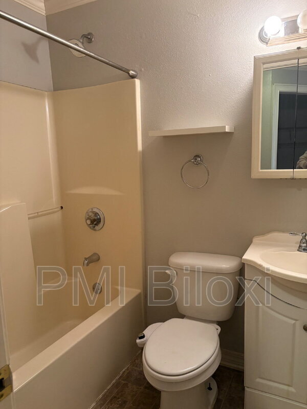 Building Photo - 1916 Hudson St