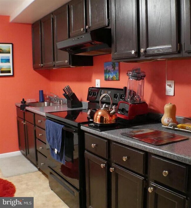 Building Photo - 6825 Silassie Ct