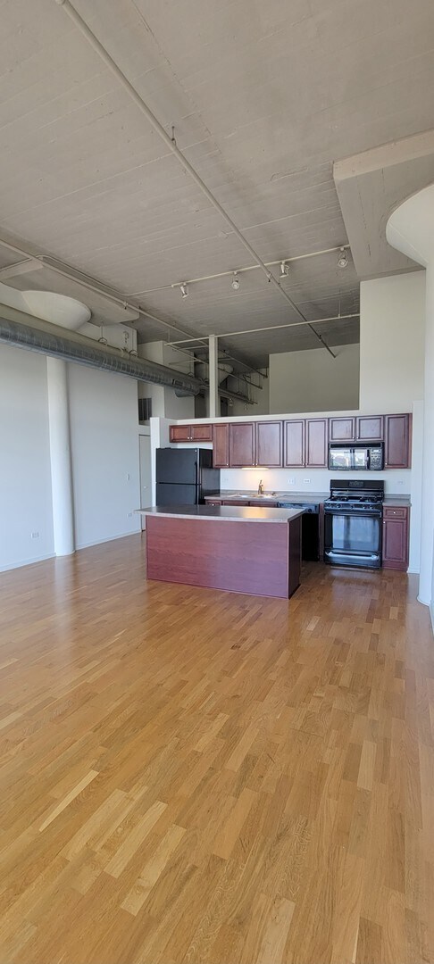 Building Photo - 1525 S Sangamon St