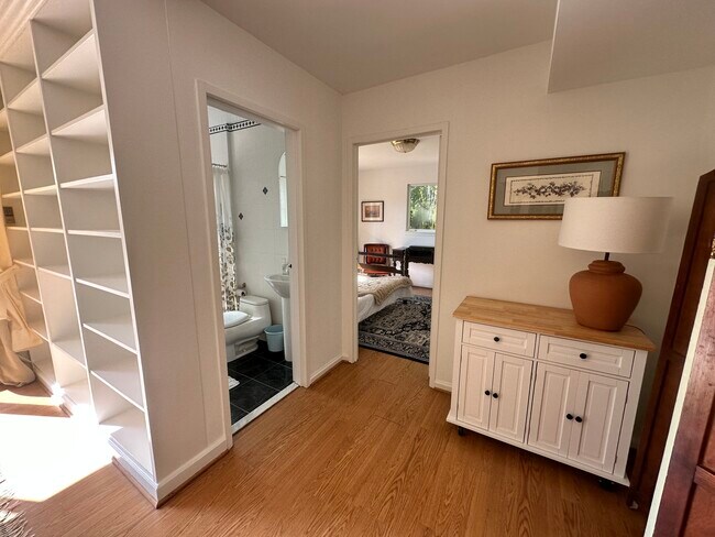 Building Photo - 9308 Cedar Ln
